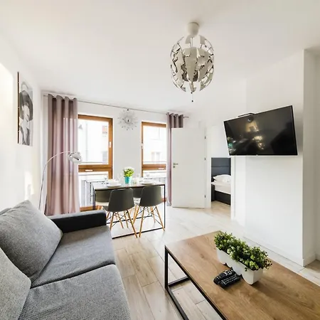 Baltyckie: Grand Baltic Seaside Retreat With Amenities