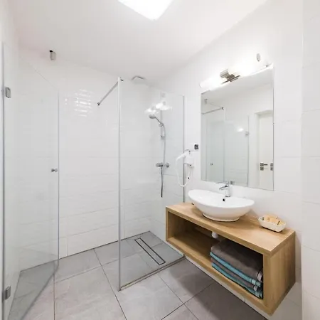 Baltyckie: Grand Baltic Seaside Retreat With Amenities