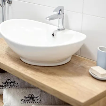 Baltyckie: Grand Baltic Seaside Retreat With Amenities Ustka