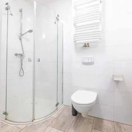 מלון דירות Baltyckie - Grand Baltic - Wifi, Klimatyzacja, Sala Zabaw, Taras Wypoczynkowy, Centrum Ustki 4*