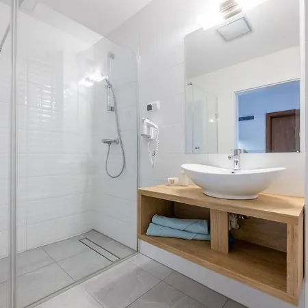 Baltyckie - Grand Baltic - Wifi, Klimatyzacja, Sala Zabaw, Taras Wypoczynkowy, Centrum Ustki Aparthotel Ustka